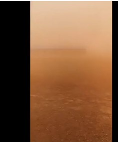  Khó tin khoảnh khắc bão cát đỏ "nhấn chìm" khu vực Nội Mông ở Trung Quốc